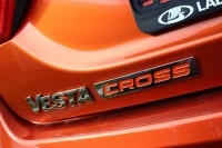 Эмблема Cross на Лада Веста (оранжевая), оригинал 8450031035 
