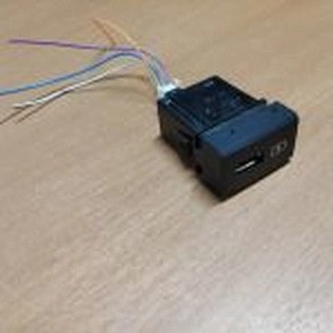 Разъем подключения USB гнезда 2 ряда, плафона бардачка, плафона двери Лада Веста, Ларгус, Рено
