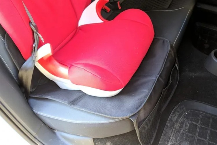 Накидка на сиденье под детское автокресло с низкой спинкой