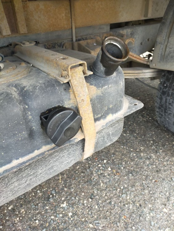 Держатель крышки / пробки бензобака ЛИТЬЕВОЙ универсальный ЛАДА/ГАЗ/УАЗ Иномарки