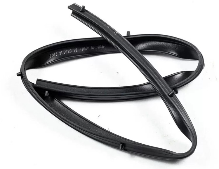 Уплотнитель порогов передних дверей Лада Веста (седан, универсал), оригинал 8450033071