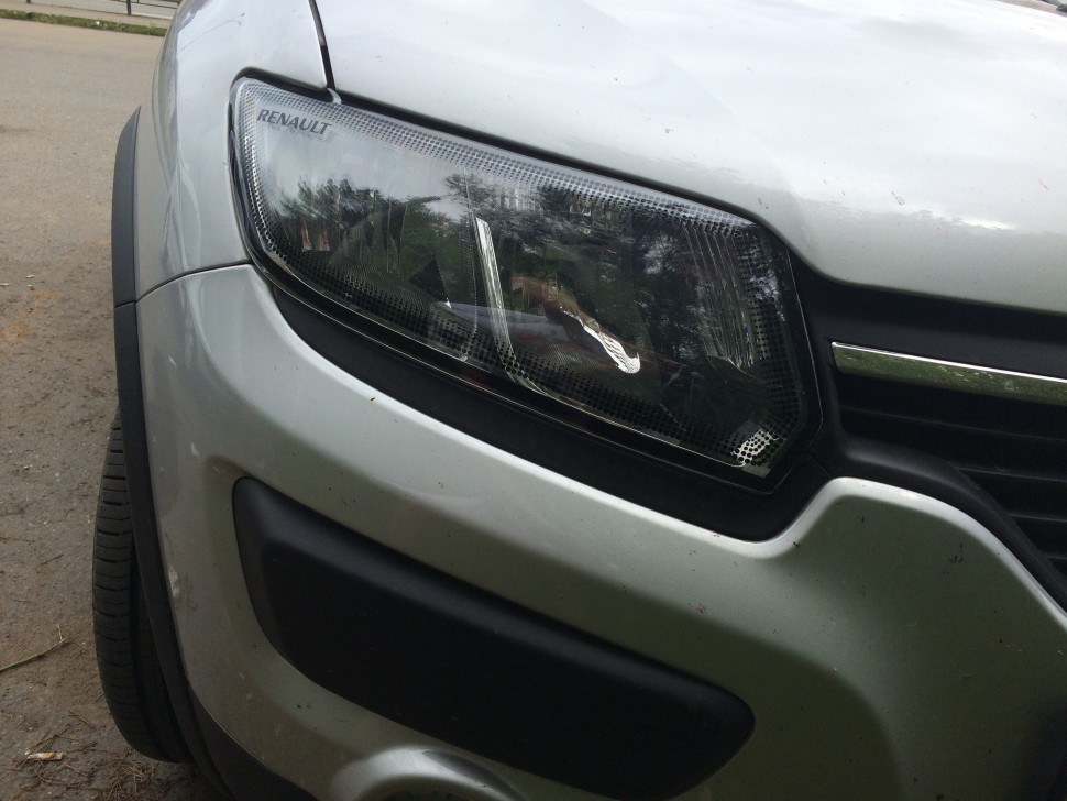 Защита фар на Рено Логан 2, Сандеро 2